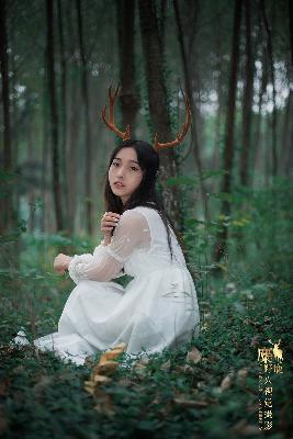 国产剧尺度大突破？！99久一区二区三区A片：年轻**人妻**的真实生活，HD镜头下的秘密！